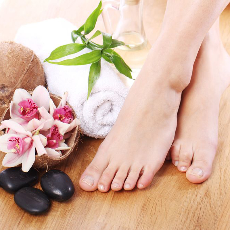 Golden Luxury Pedicure w Shellac on Top Golden Luxury Pedicure w Shellac on Top